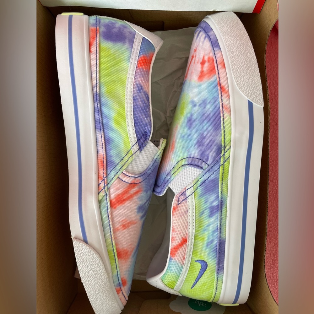 Nike Brand New Women’s Court Legacy shoes Size 8.5 Women’s